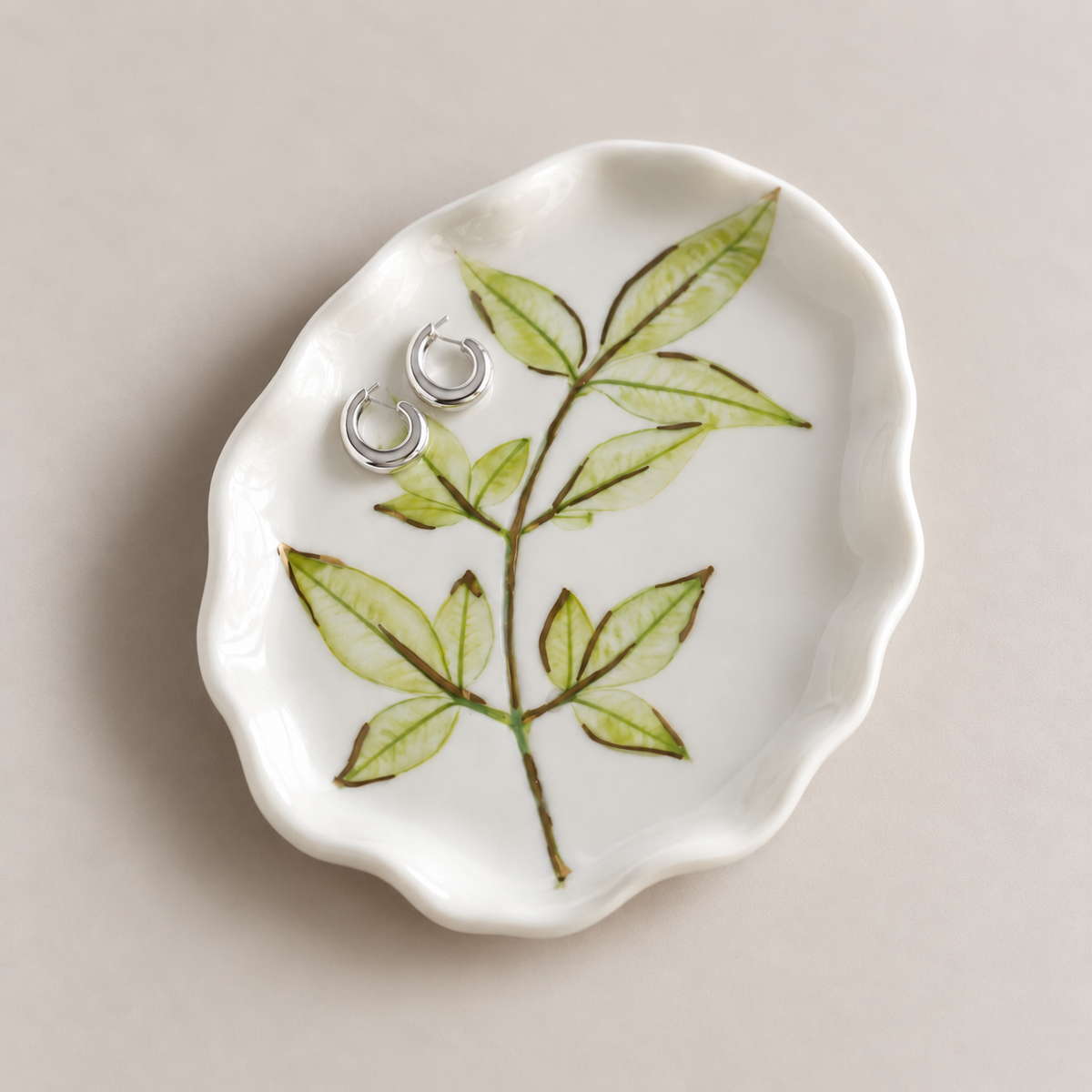 Kat Samaha｜ジュエリーディッシュ｜ナンテンの葉｜24金│横 約8cm×縦 約11.5cm